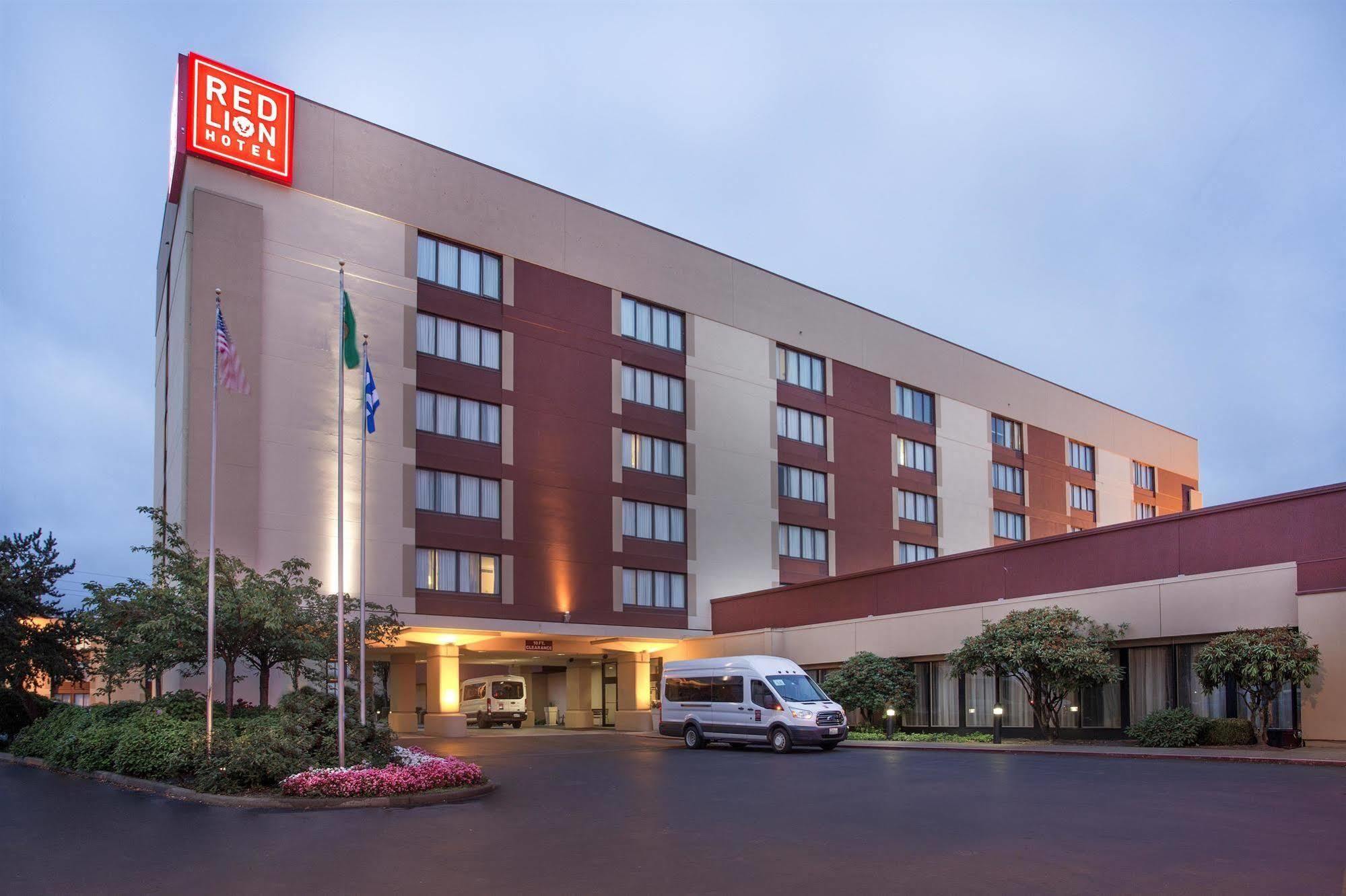 Red Lion Hotel & Conference Center - Seattle/Renton Exterior photo