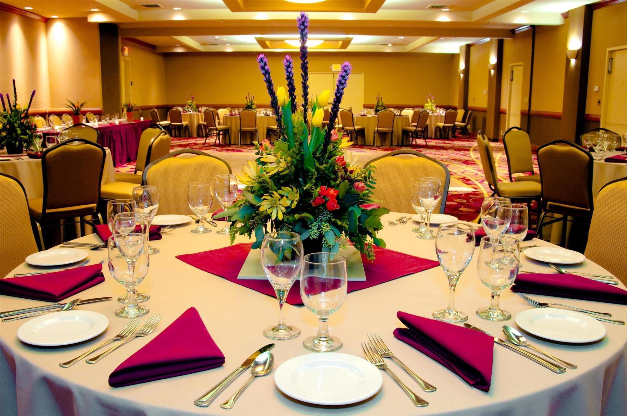 Red Lion Hotel & Conference Center - Seattle/Renton Restaurant photo